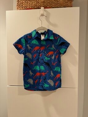 Boys Size 5 Short-Sleeve Button-Down Shirt with Dinosaur Print